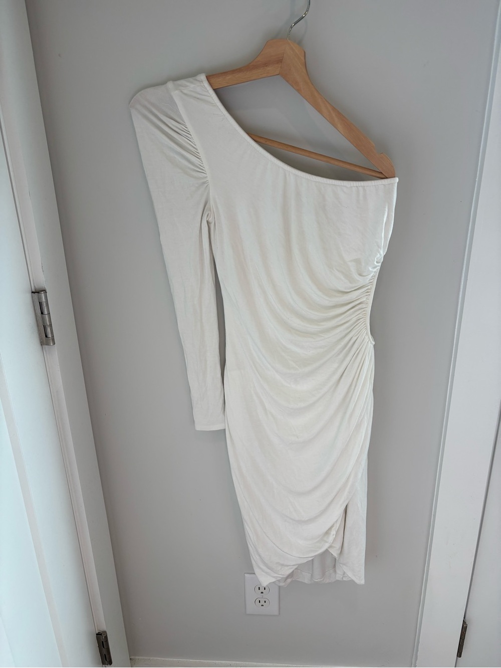 bebe White One-Shoulder Ruched Dress